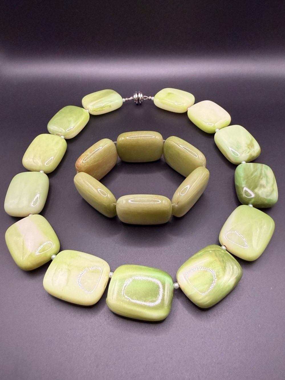 Green Plastic Bead Necklace and Stretch Bracelet Set Magnetic Clasp